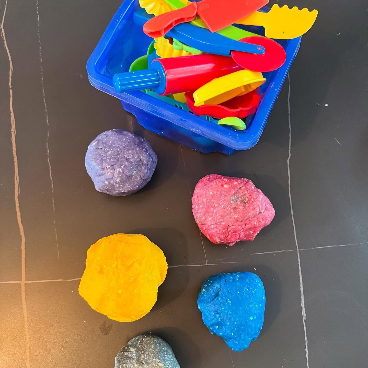 Mehr über den Artikel erfahren Wir stellen selber Knete her